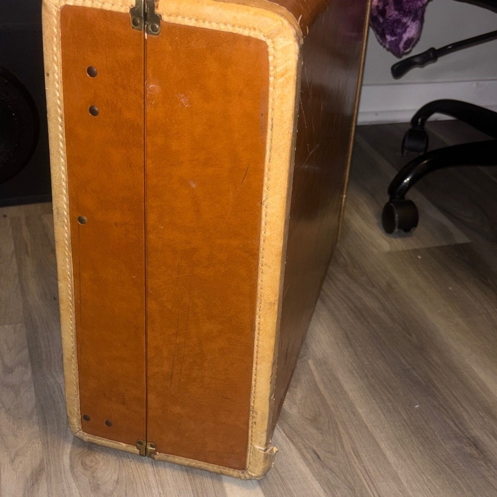 Christie Baggage Vintage Brown Suitcase - Picture 9 of 12
